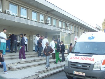 Un bărbat a fost înjunghiat la Comana: a fost găsit în staţia de microbuz